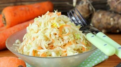 Insalata fatta di crauti e carciofi di Gerusalemme